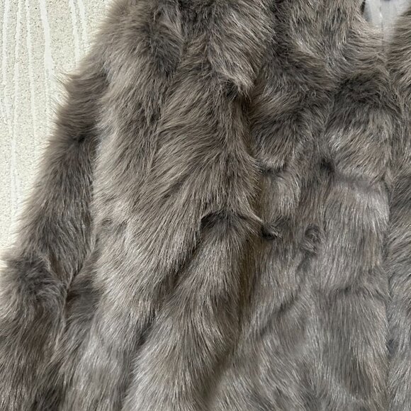 Women’s Gray Faux Fur Jacket – Soft Plush Elegant Coat - Picture 7 of 8
